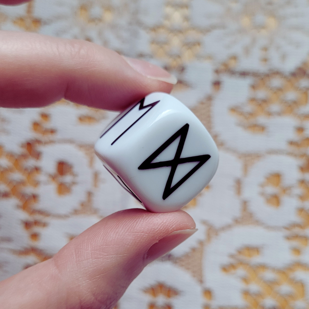 Divination Dice - Runes