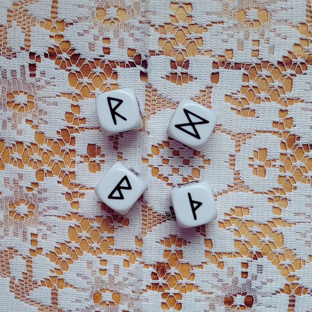 Divination Dice - Runes